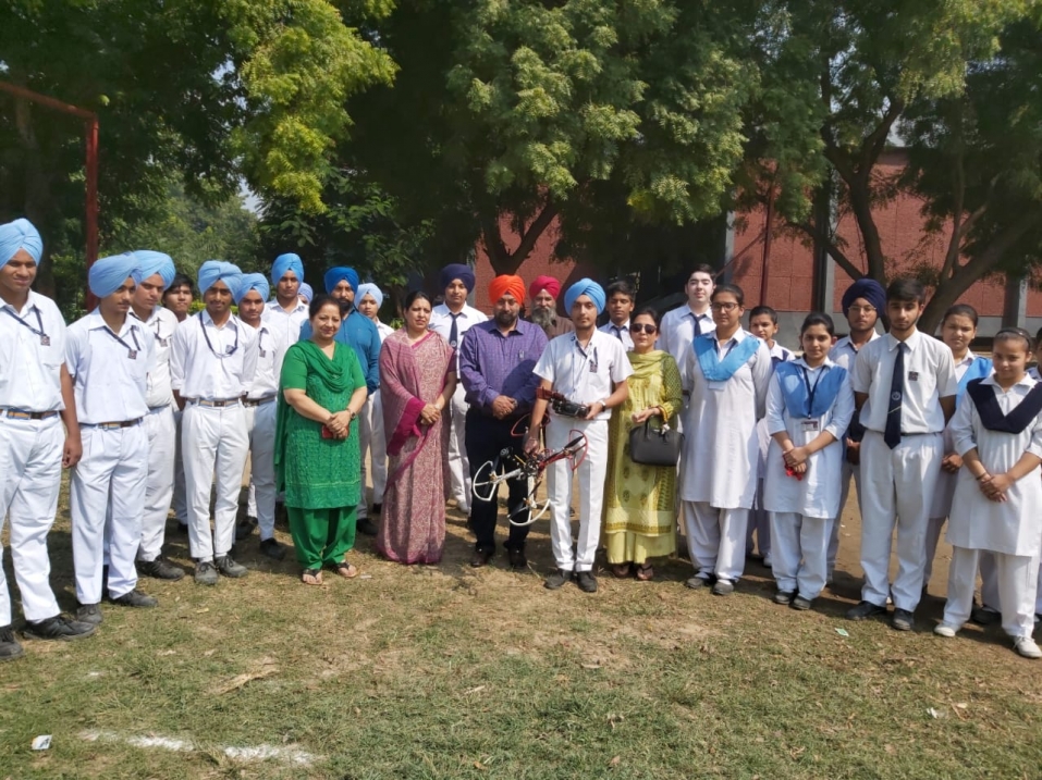 गुरु हरिकृष्ण पब्लिक स्कूल वसंत विहार के सिदकदीप ने ड्रोन बनाया